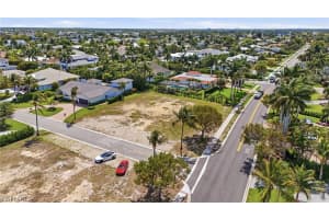 504 Parkwood Lane, Naples, FL 34103 - MLS#226012048