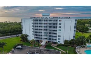 5 Bluebill Avenue, Naples, FL 34108 - MLS#226012192