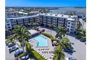 805 River Point Drive, Naples, FL 34102 - MLS#226012337