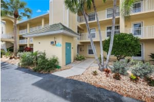 15495 Cedarwood Lane, Naples, FL 34110 - MLS#226012454