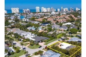 3760 PARKVIEW Way, Naples, FL 34103 - MLS#226012456