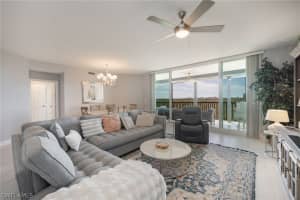 425 Cove Tower Drive, Naples, FL 34110 - MLS#226012537