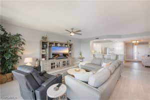 425 Cove Tower Drive, Naples, FL 34110 - MLS#226012537