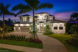 529 Neapolitan Way, Naples, FL 34103 - MLS#226012543