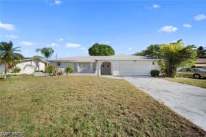 219 46th Terrace, Cape Coral, FL 33904 - MLS#226012755