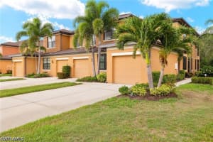 3742 Pino Vista Way 4, Estero