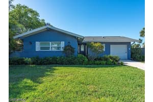 2772 Bayview Dr, Naples