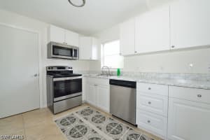 907 10th Terrace, Cape Coral, FL 33909 - MLS#226012797