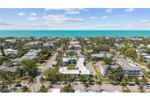 277 8th Ave S 277, Naples