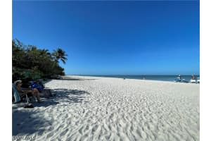 254 6th Ave S 8, Naples