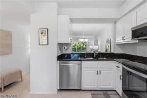 1001 Foxfire Lane, Naples, FL 34104 - MLS#226012910