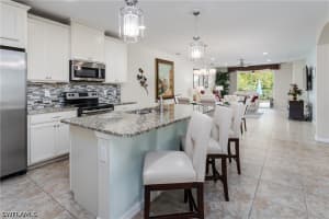14943 Edgewater Cir, Naples