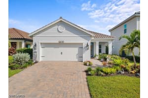 4584 Centaurus Cir, Naples