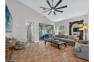 585 104th Avenue, Naples, FL 34108 - MLS#226013072