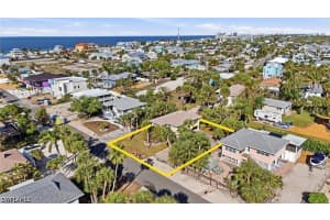 123 Andre Mar Drive, Fort Myers Beach, FL 33931 - MLS#226013208