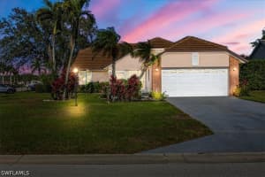 6094 Westbourgh Drive, Naples, FL 34112 - MLS#226013398