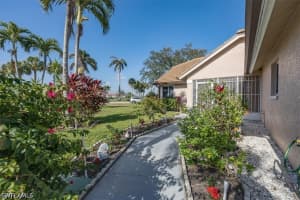 6094 Westbourgh Drive, Naples, FL 34112 - MLS#226013398