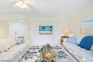 565 Beachwalk Circle, Naples, FL 34108 - MLS#226013419