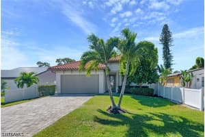 730 95th Avenue, Naples, FL 34108 - MLS#226013563