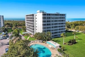 5 Bluebill Avenue, Naples, FL 34108 - MLS#226013828