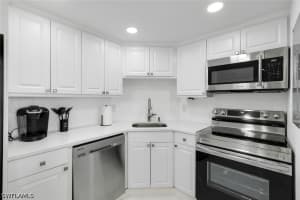 5 Bluebill Avenue, Naples, FL 34108 - MLS#226013828