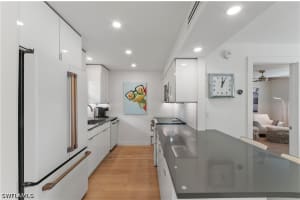 568 12th Avenue, Naples, FL 34102 - MLS#226013898