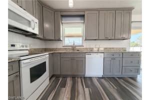 102 43rd Lane, Cape Coral, FL 33904 - MLS#226013913