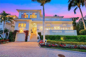 27710 Marina Isle Court, Bonita Springs, FL 34134 - MLS#226013924