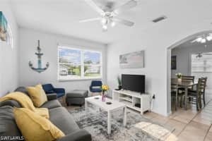 717 95th Avenue, Naples, FL 34108 - MLS#226013957