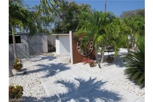 717 95th Avenue, Naples, FL 34108 - MLS#226013958