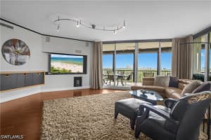 425 Cove Tower Drive, Naples, FL 34110 - MLS#226014103