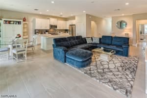 6954 Avalon Cir 707, Naples