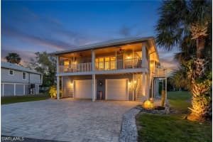 7655 Myrsine Cir, Bokeelia