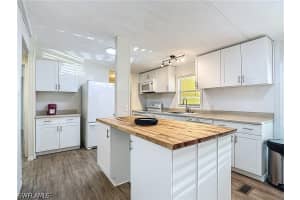 9 Moorhead Manor, Naples, FL 34112 - MLS#226014270