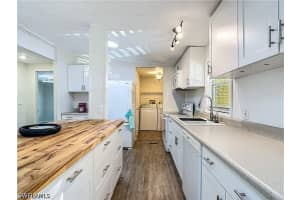 9 Moorhead Manor, Naples, FL 34112 - MLS#226014270