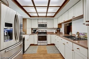 15512 Cedarwood Lane, Naples, FL 34110 - MLS#226014505