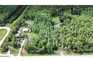 10th AVE SE, Naples, FL 34117 - MLS#226014555