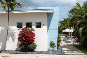 10042 Vanderbilt Drive, Naples, FL 34108 - MLS#226014721