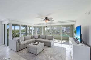 25 Bluebill Avenue, Naples, FL 34108 - MLS#226014737