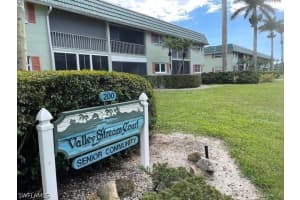 200 Valley Stream Drive, Naples, FL 34113 - MLS#226014985