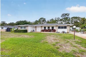 443 Castle Dr, Naples