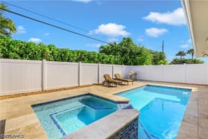 637 95th Avenue, Naples, FL 34108 - MLS#226015175