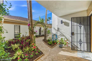 517 Lake Louise Circle, Naples, FL 34110 - MLS#226015183