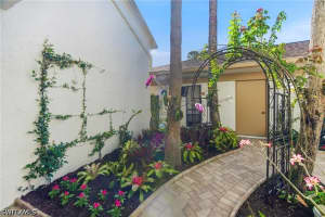 517 Lake Louise Circle, Naples, FL 34110 - MLS#226015183