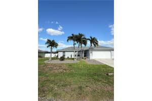 43 13th Avenue, Cape Coral, FL 33909 - MLS#226015288