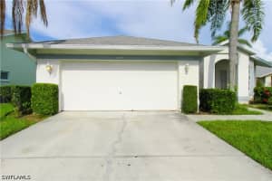 10201 Regent Cir, Naples