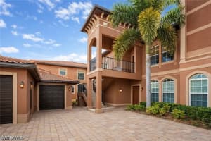 10020 Heather Ln 9-904, Naples