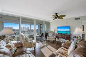 21 Bluebill Avenue, Naples, FL 34108 - MLS#226015457