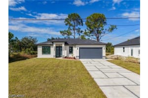 3814 9th St SW 3814 9th St SW, Lehigh Acres, Lehigh Acres, FL 33976 - MLS#226015523