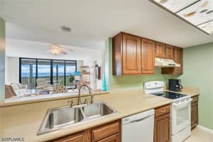 17 Bluebill Avenue, Naples, FL 34108 - MLS#226015594